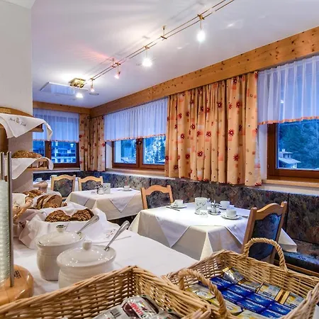 Garni Golfais Hotel
