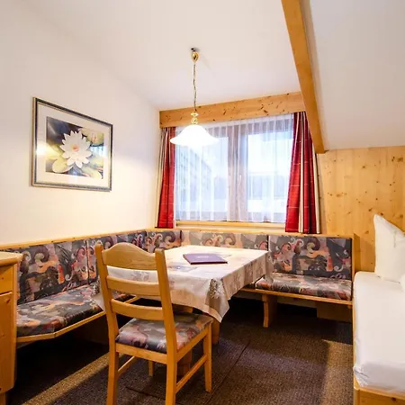 Garni Golfais Hotel *