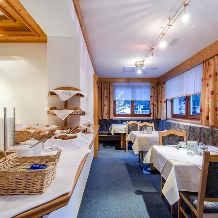 Garni Golfais Hotel *