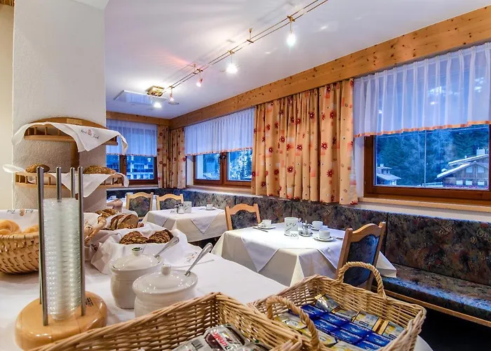 Garni Golfais Отель