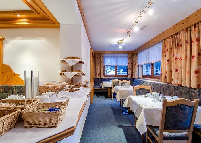 Garni Golfais Hotel *