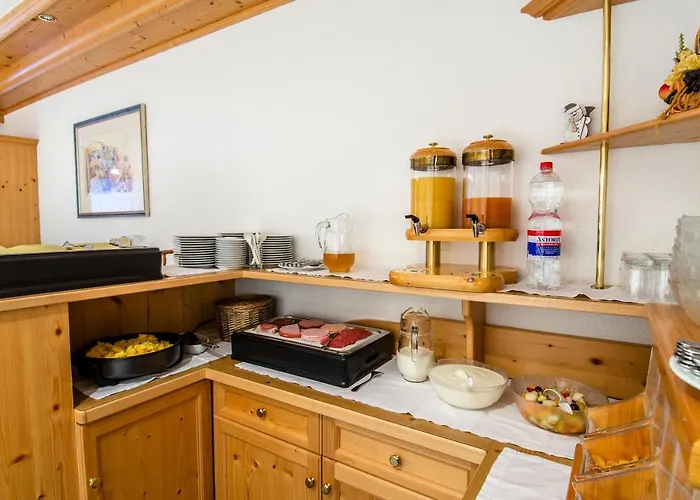 Garni Golfais فندق