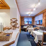 Garni Golfais Hotel *