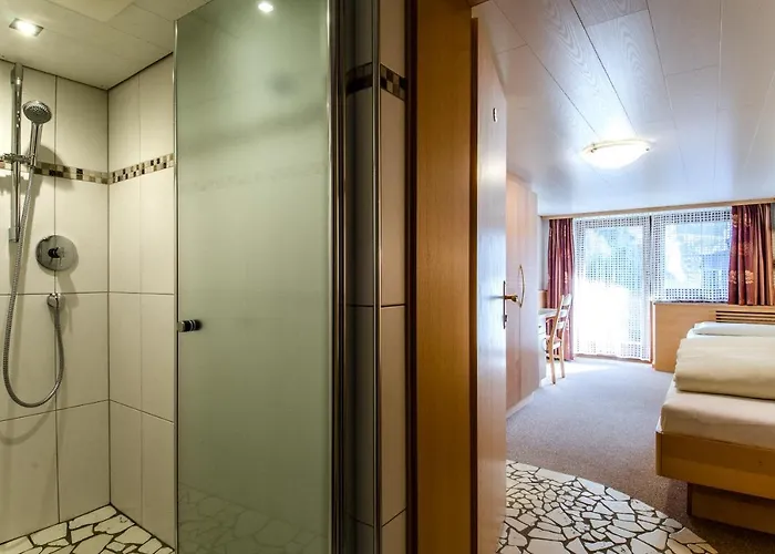 Garni Golfais Hotel *